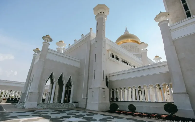 Brunei's Unique Tourist Attractions: Royalty and Nature