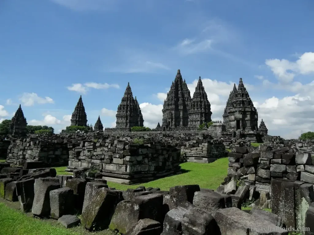 Best Tourist Attractions in Indonesia: Islands, Temples, and Volcanoes