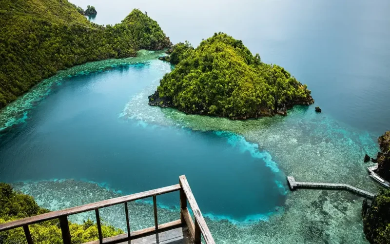 Discover the Hidden Gem of Raja Ampat: A Comprehensive Travel Guide