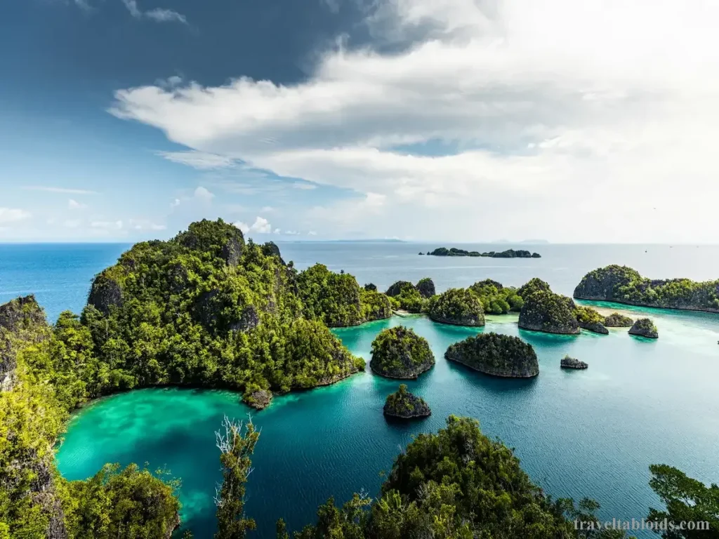 Discover the Hidden Gem of Raja Ampat: A Comprehensive Travel Guide