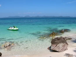 Discover the Paradise of Koh Khai Nok in Phang-nga, Thailand